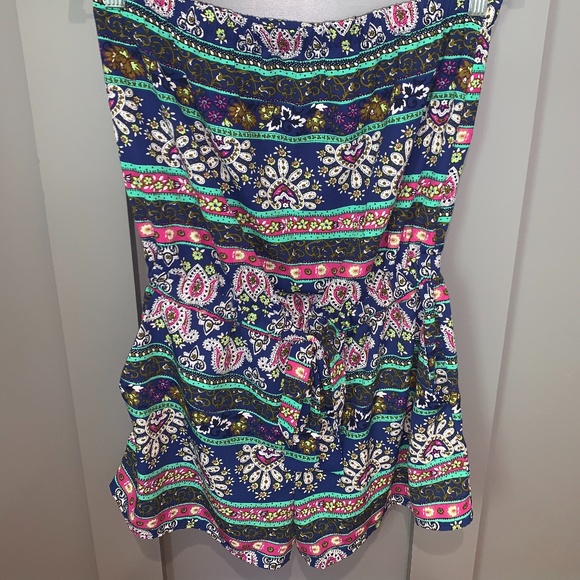 Andrée Paisley Strapless Floral Romper - Picture 5 of 11